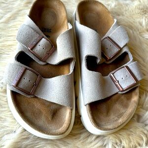 Birkenstock/Papillio Arizona Chunky in sand suede